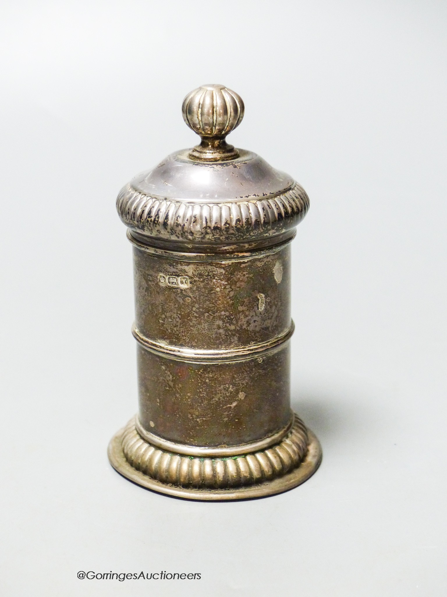 A late Victorian silver mounted pepper mil, Sheffield, 1891, 9.9cm.